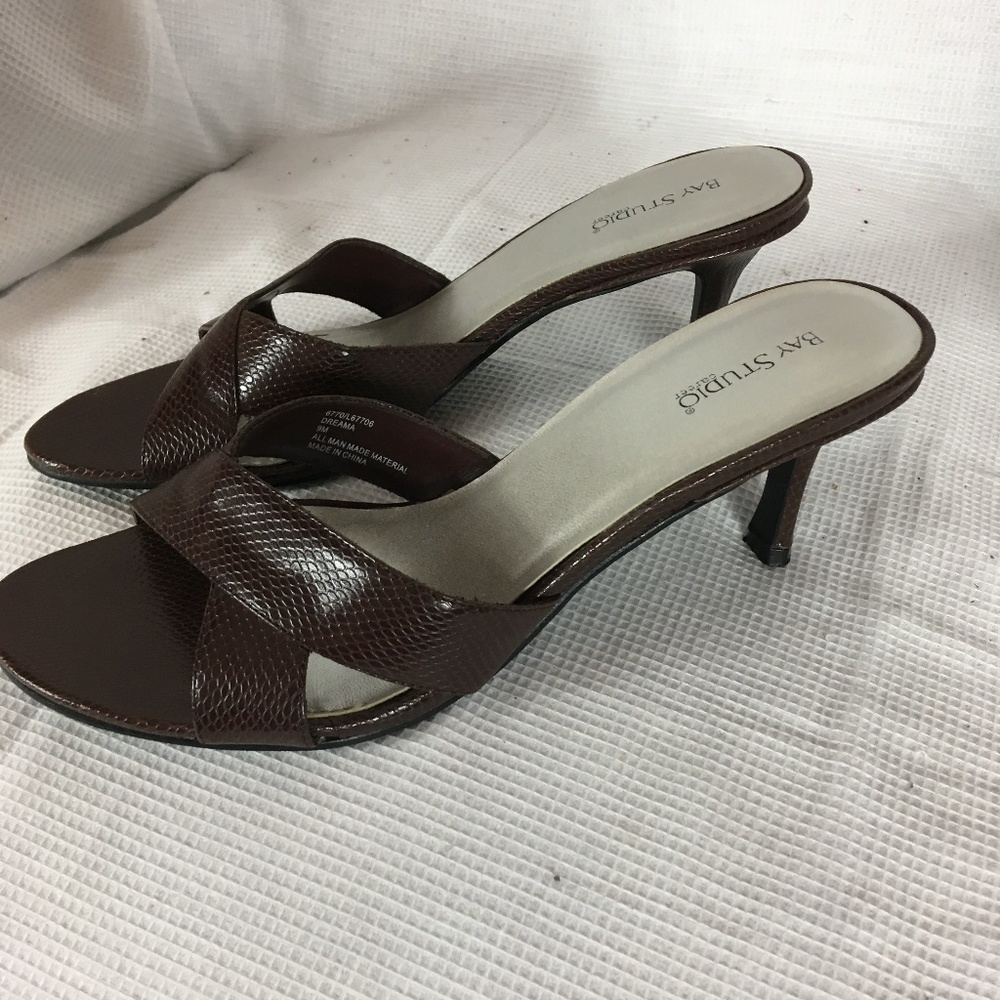 Bay Studio womens brown faux croc open toe sandals